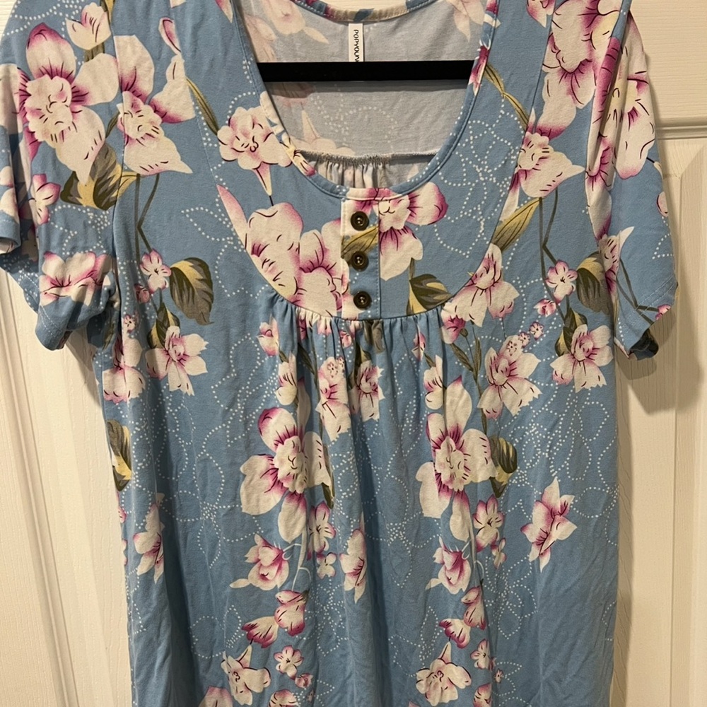 Blue and Pink Relaxed Short Sleeve Blouse. Popyoung. Size M.